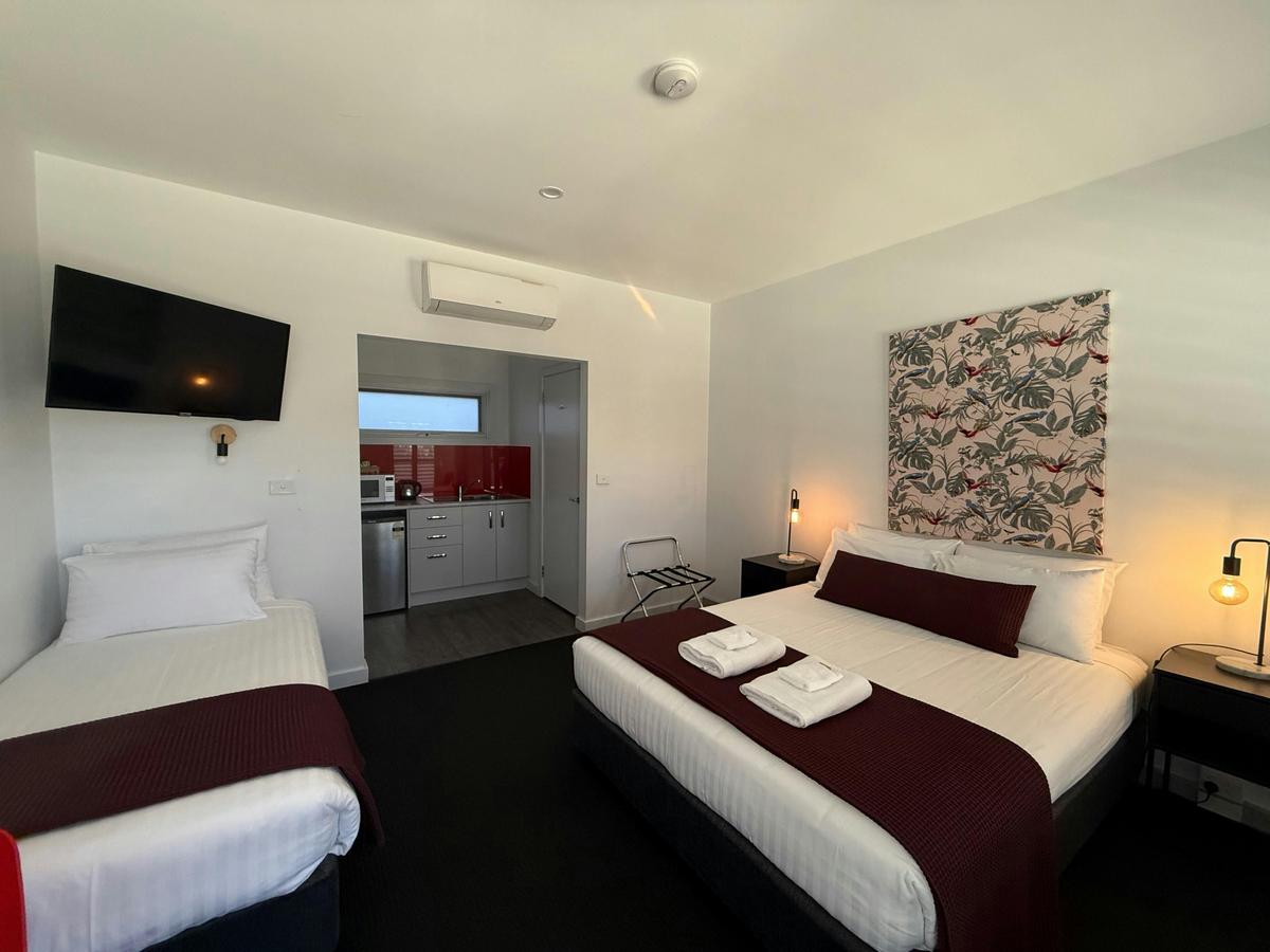 Queen & Single Room