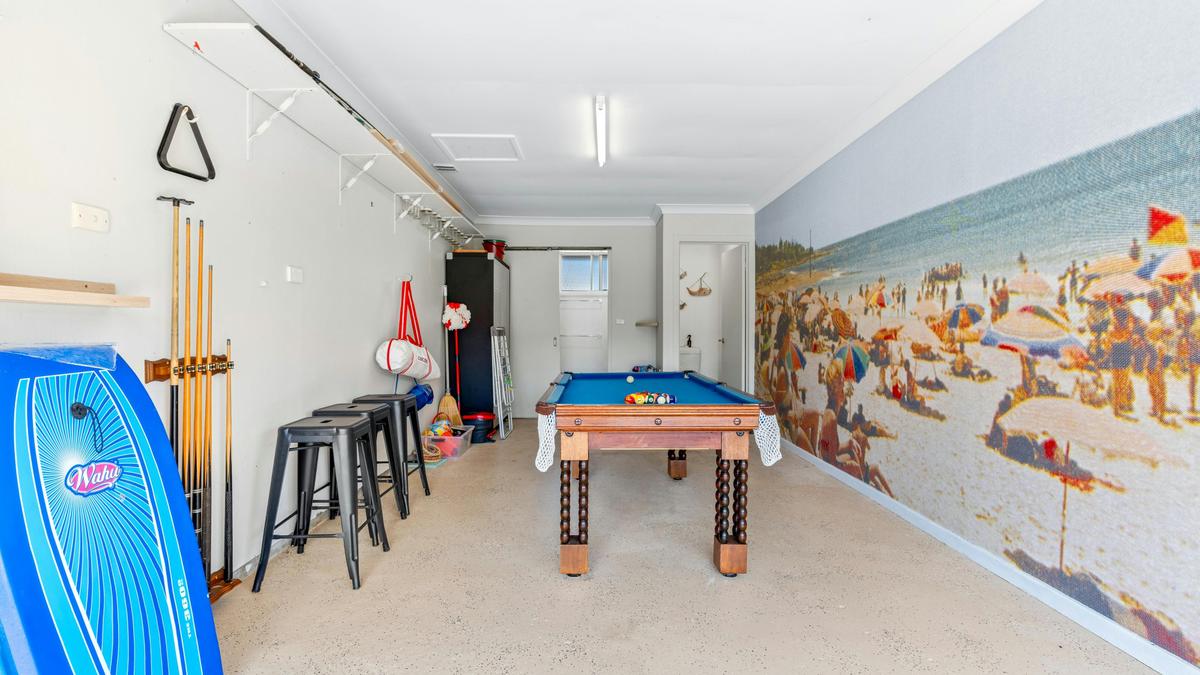 Pool table