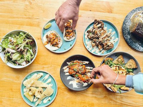 Four Hands Tapas and Pizza Restaurant