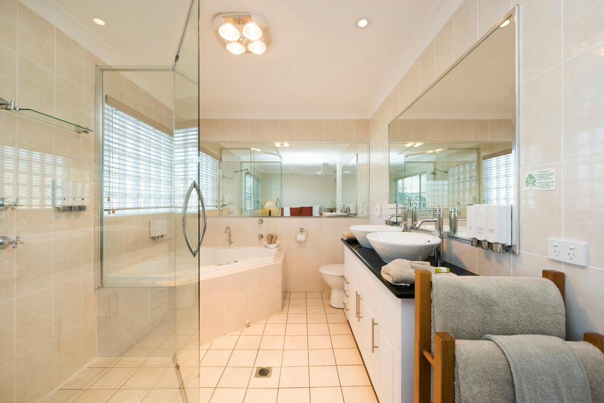 King Spa Suite