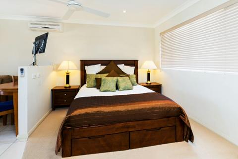 Queen Spa Suite