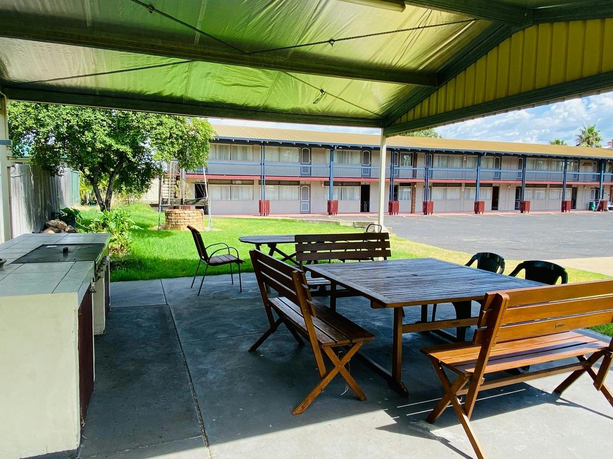 Wanderlight Motel Mudgee BBQ area