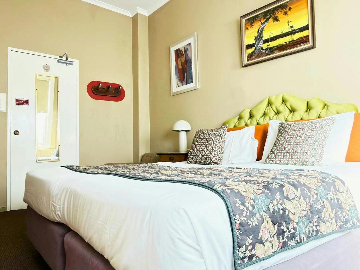 Comfortable Queen Room