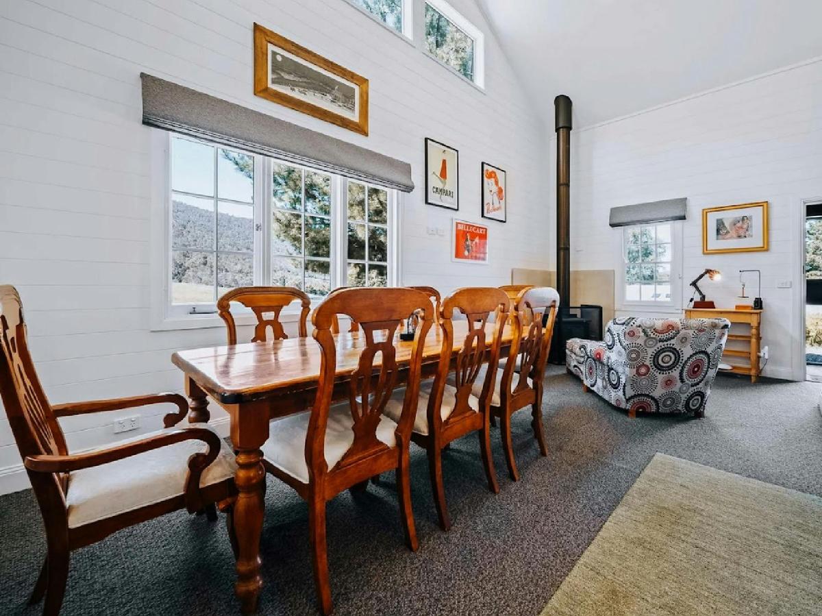 Tukidale Cottage loungeroom & fireplace