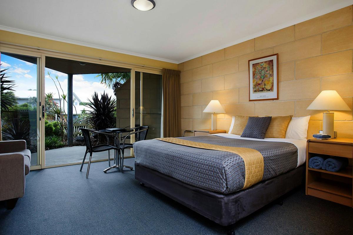 Deluxe Queen Room