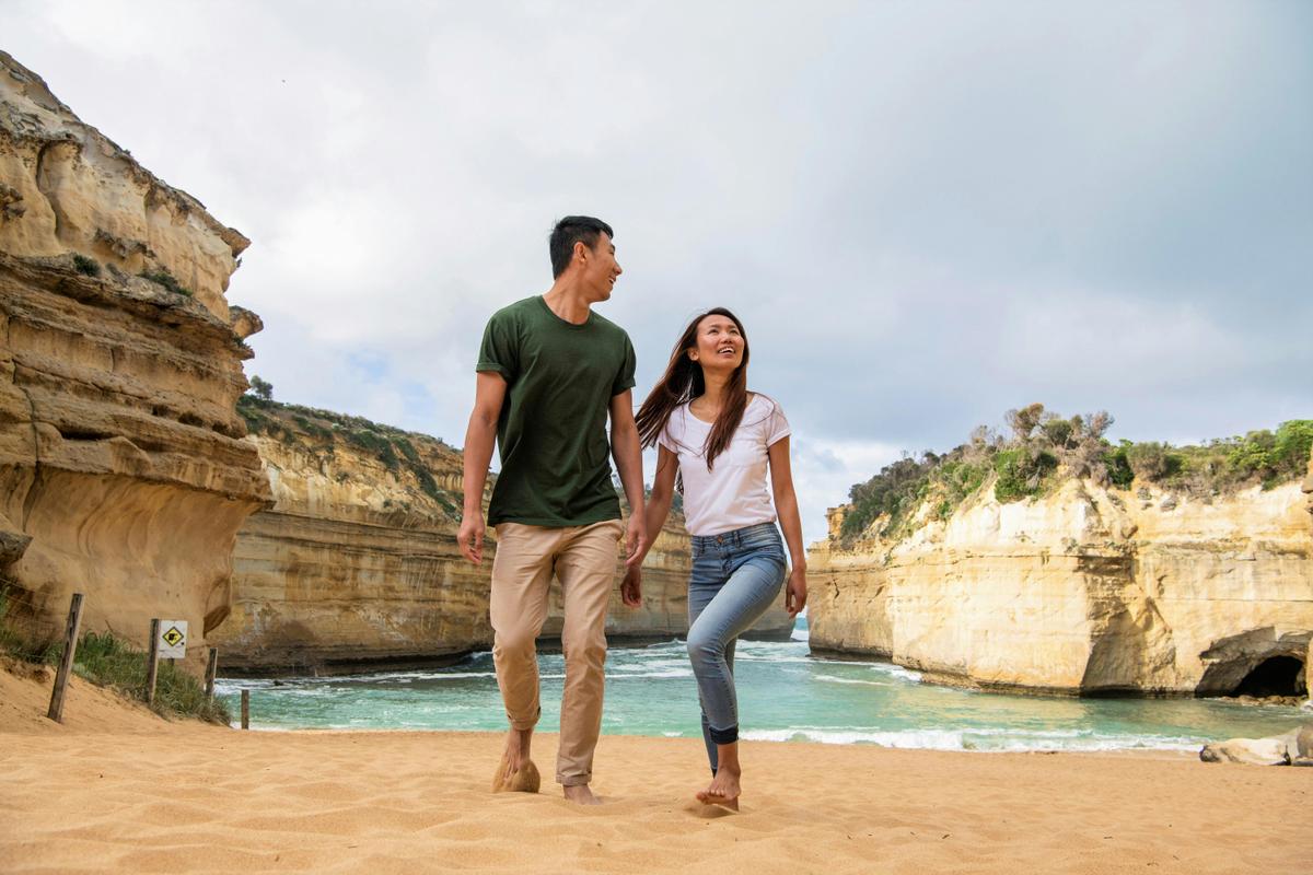 One Day Great Ocean Road Reverse, 12 Apostles, Loch Ard Gorge with Lunch