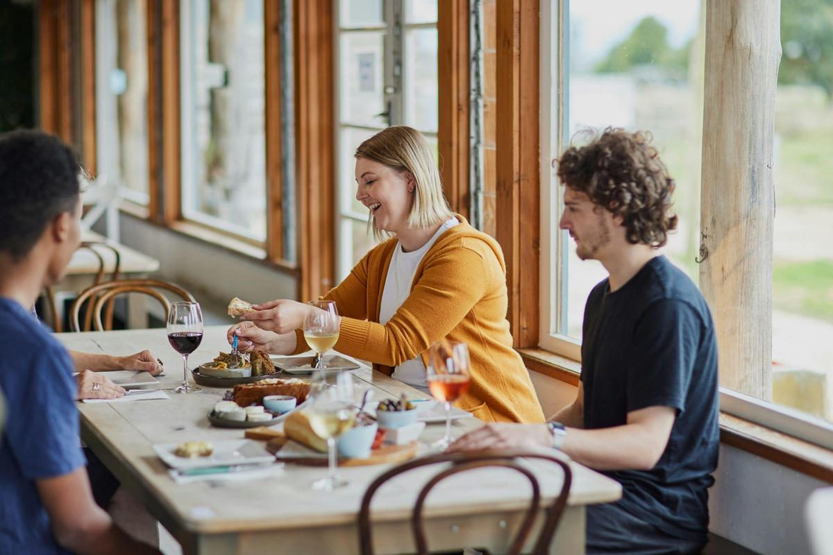 One Day Yarra Valley Wine Bubbles and Kangaroos Tour