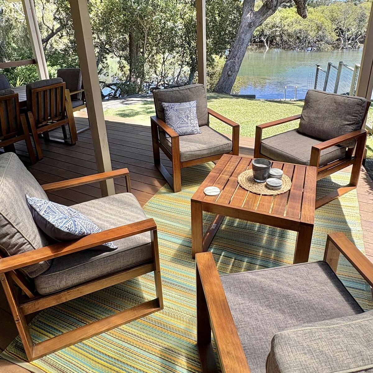 Outdoor Lounge area for 4