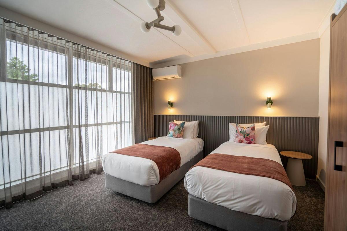 King-Single Twin Room (Detached Bathroom)