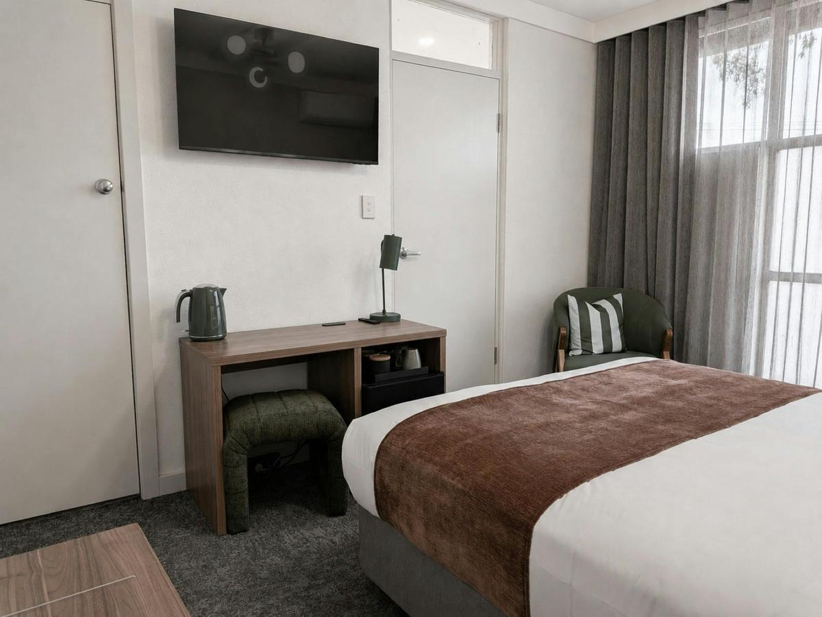 Doonside Hotel, Doonside Sydney NSW - Signature Queen (Ensuite)