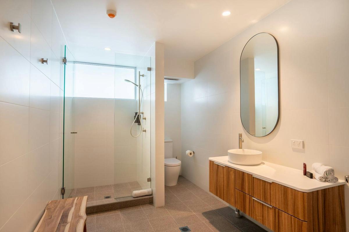 King Room (Detached Bathroom)