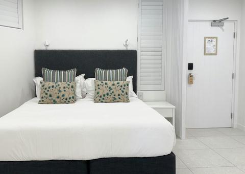 1 Bedroom Beachfront