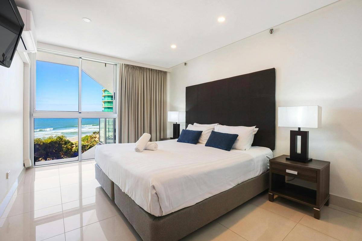 Master bedroom with King bed, ensuite, floor to ceiling windows and wardrobe cabinet - Gold Coast