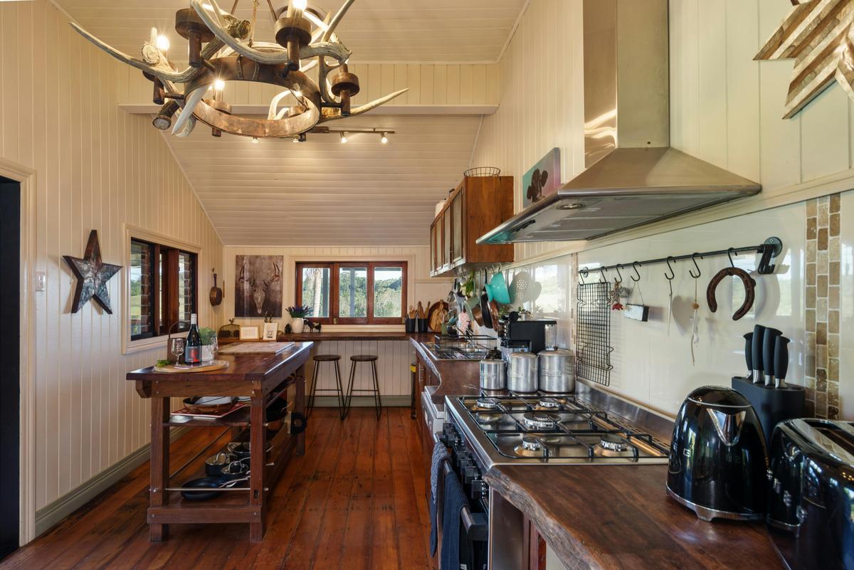 The farm style fully equipped kitchen