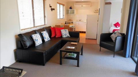 Villa 5 – Elevated Luxury with Sunset Views Over Stanthorpe’s Granite Belt