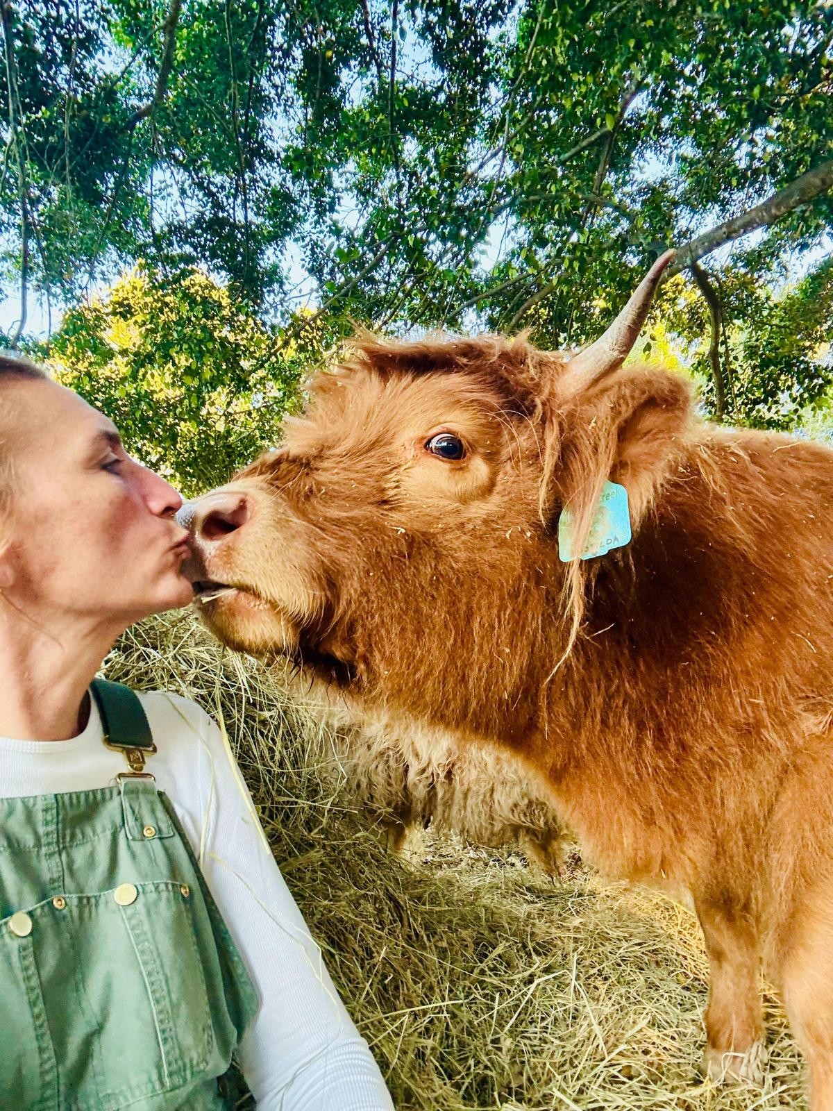Smooches with Mootilda