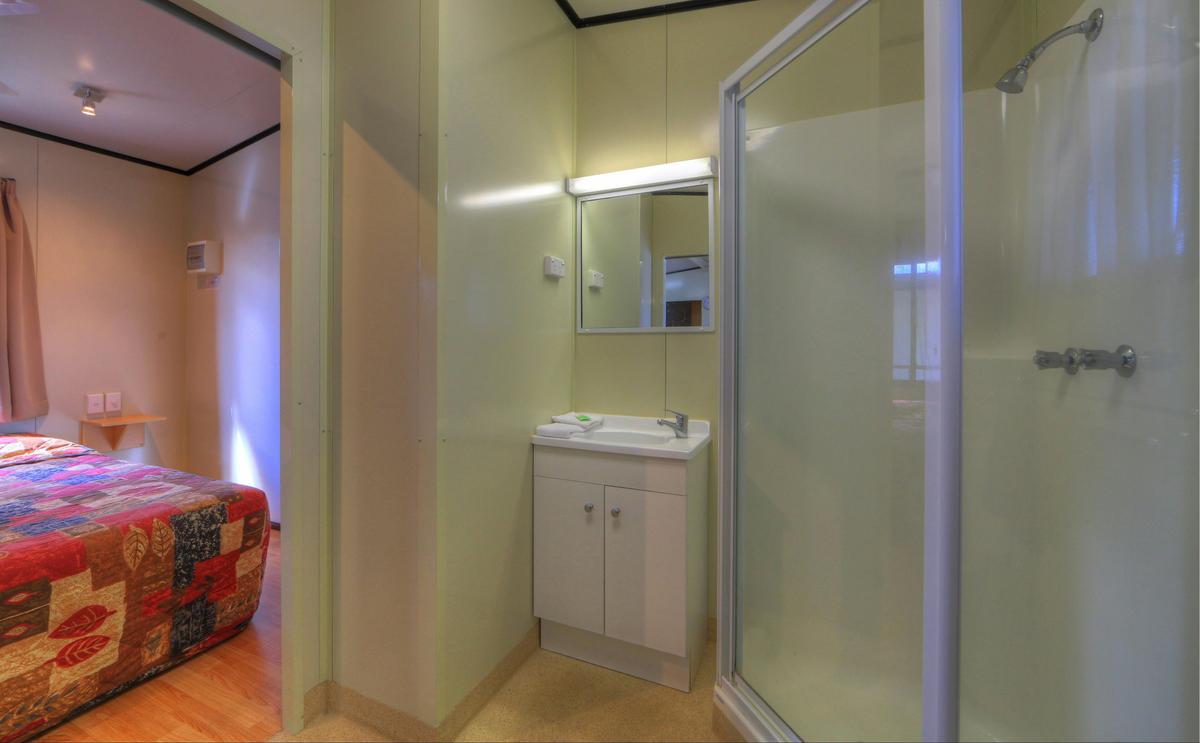 3 Bedroom Cabin - 6 Berth