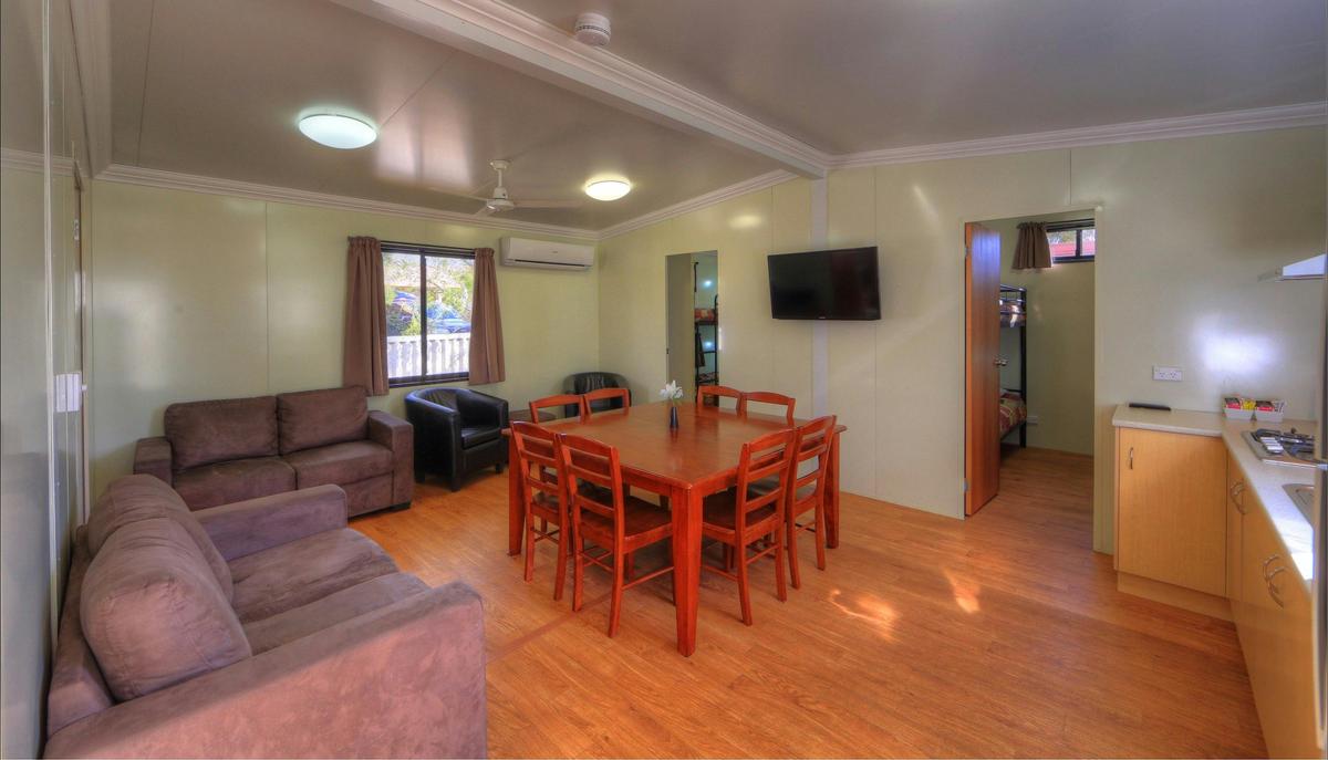 3 Bedroom Cabin - 10 Berth