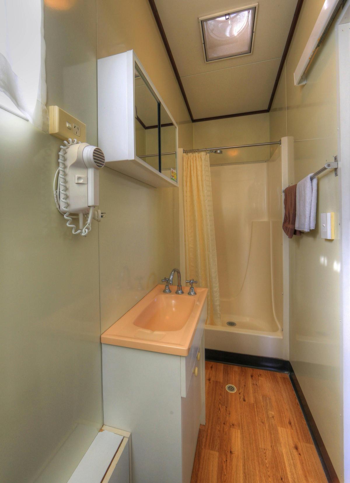 2 Bedroom Cabin - 4 Berth