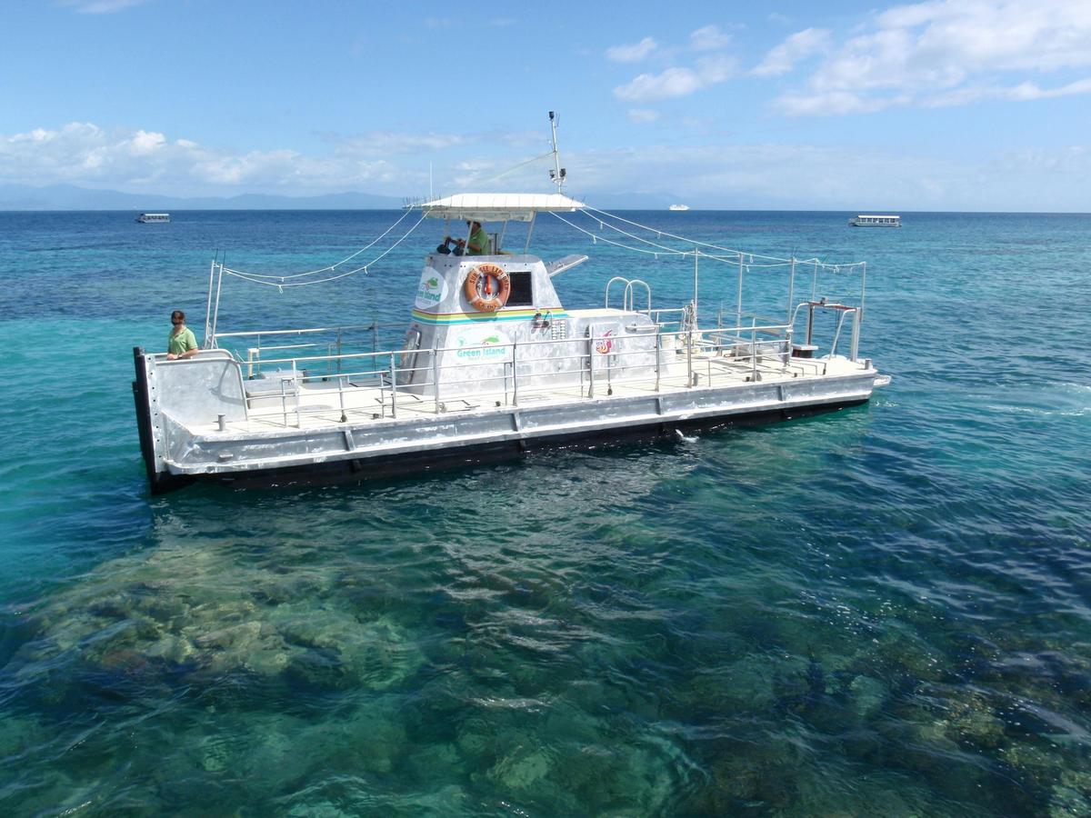 Green Island Reef Cruise Full Day 11am (FDRR - Pak 4 Lunch and Semi-Sub)