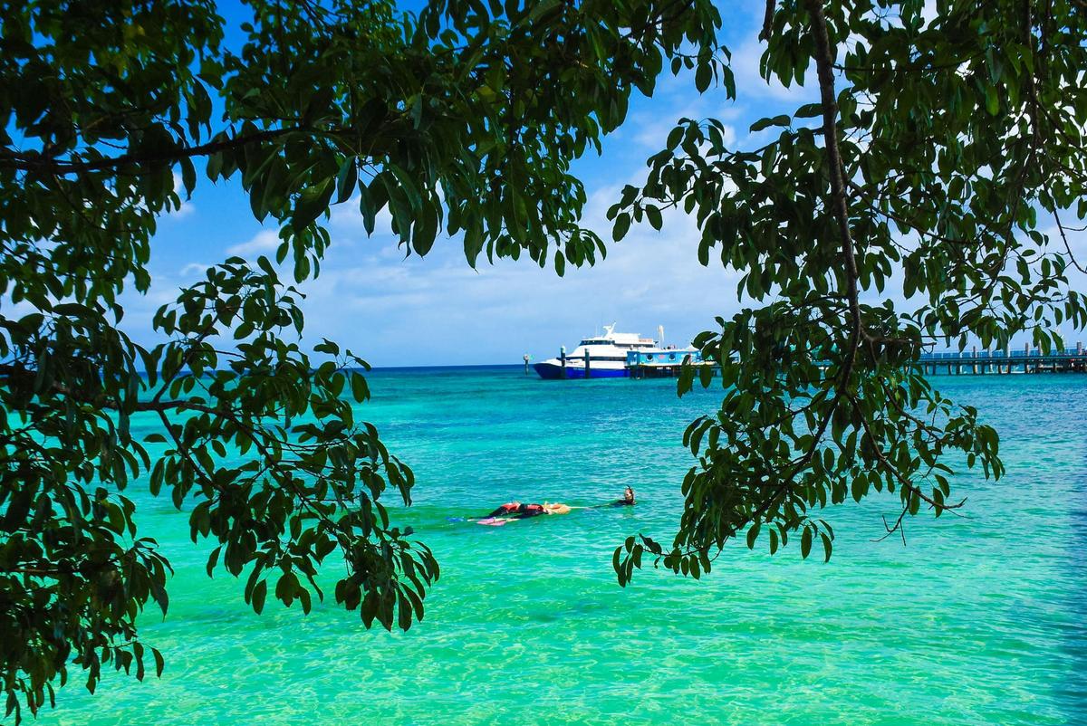 Green Island Reef Cruise Half Day 1pm (HDPM - Pak 6 Semi-Sub)