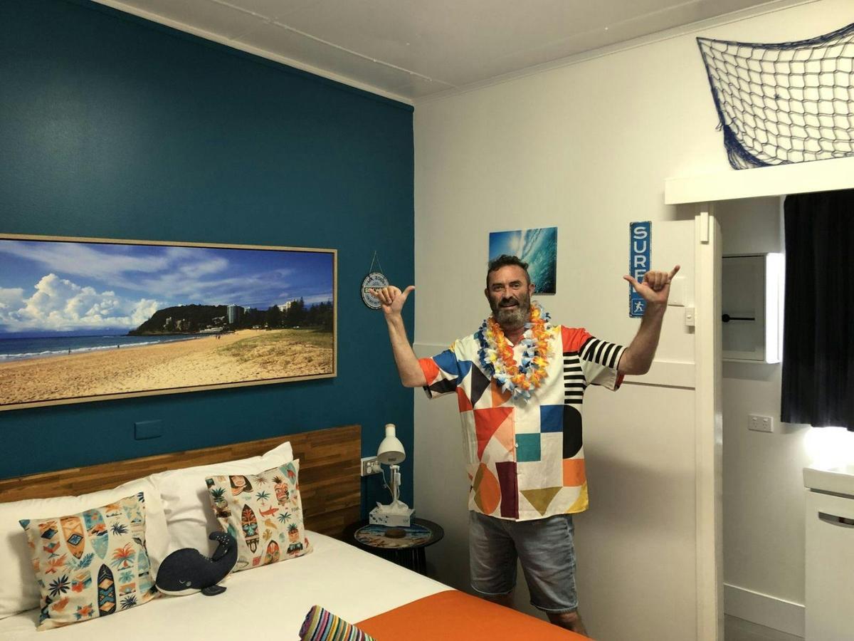 Hale Nalu Room - Chinchilla's First Surf Shack