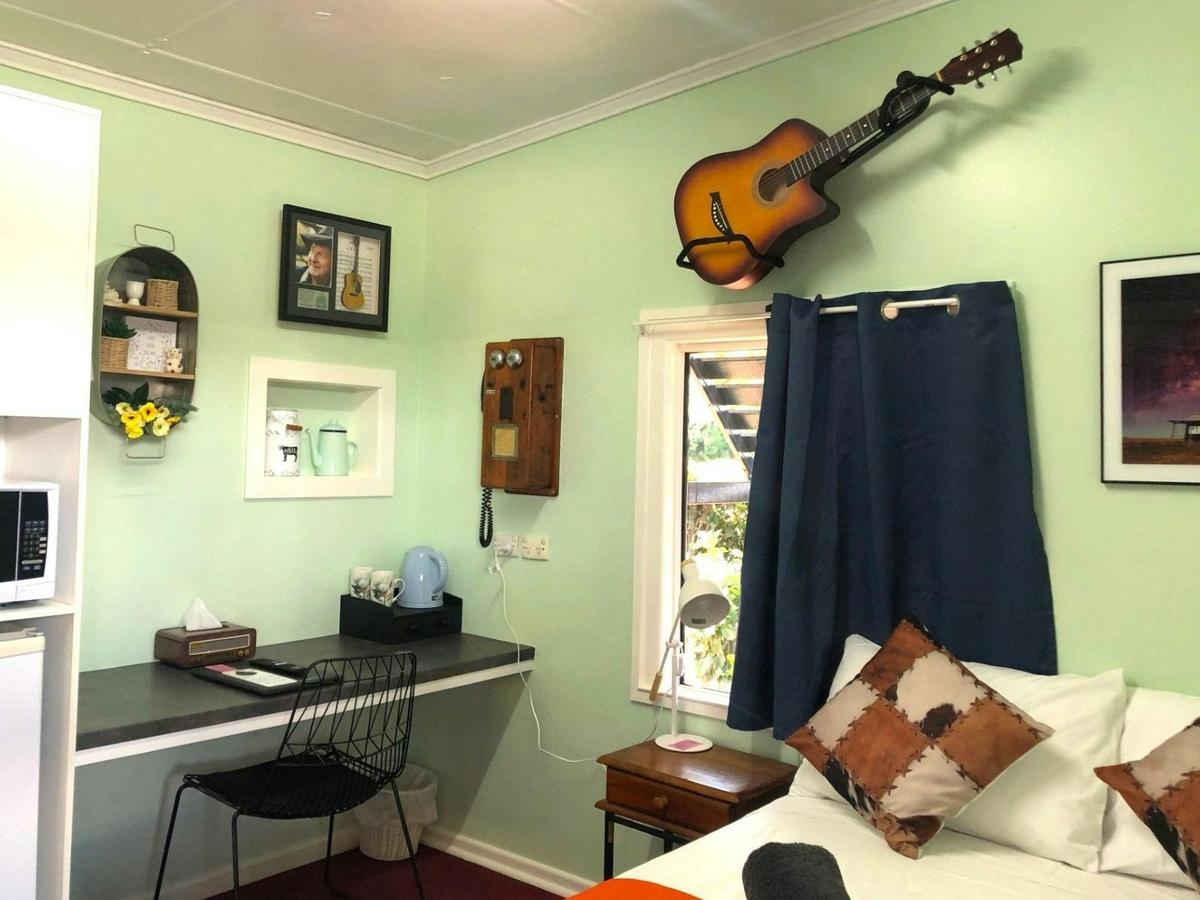 Linda's Farm House Double Room - A relaxing place to rest your head when staying in Chinchilla QLD