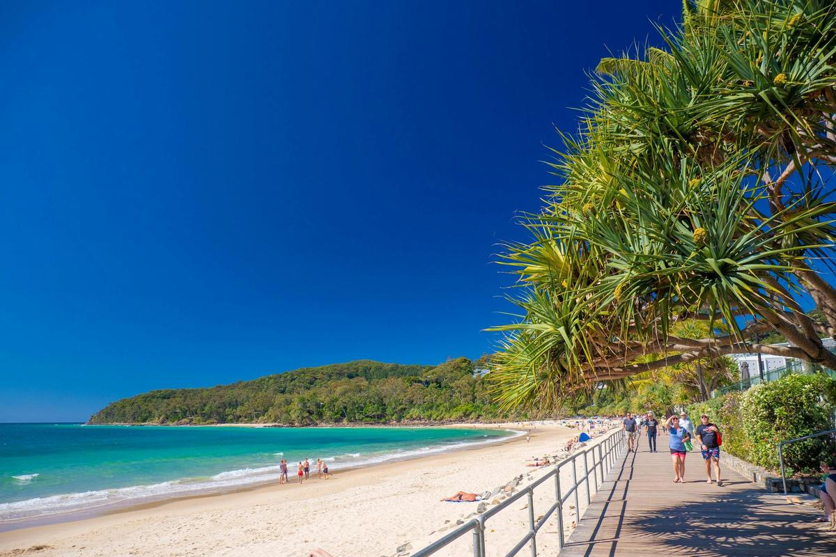 Noosa Heads & Eumundi Markets Day Excursions - Beautiful Coastal Views + Local Boutiques