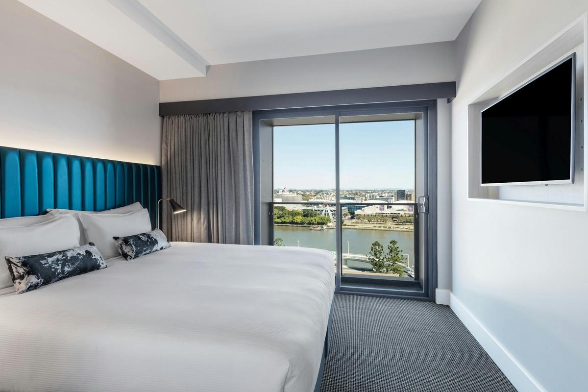 Premier 1 Bedroom Apartment with Balcony and River View