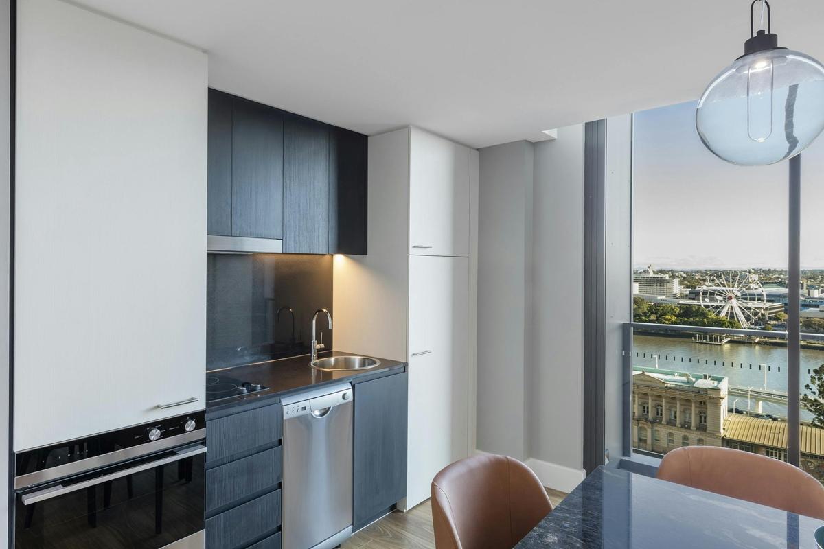 Premier 2 Bedroom Apartment with Balcony and River Views