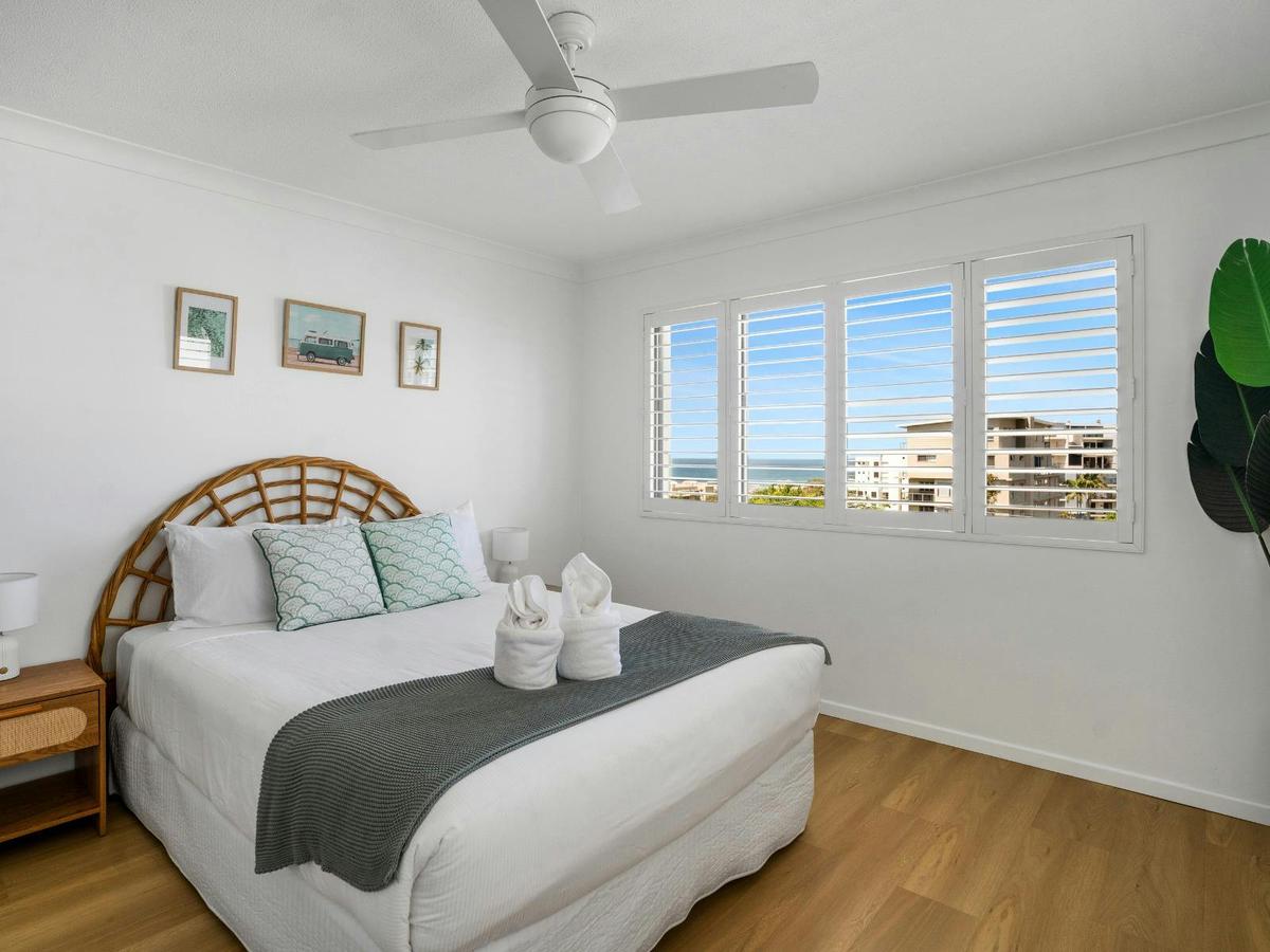 Main bedroom with Queen bed
