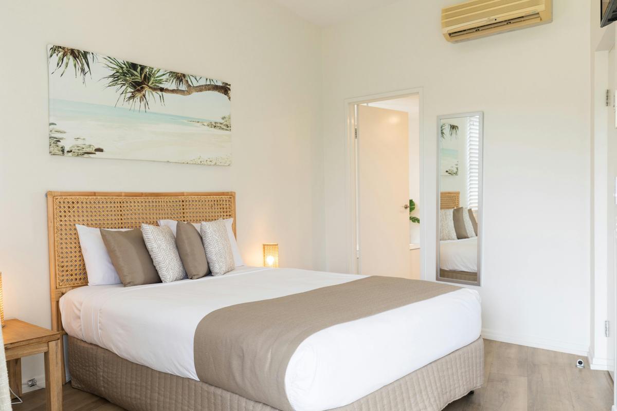 Master Bedroom with Queen size bed