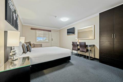 Ambassador on Ruthven Motel