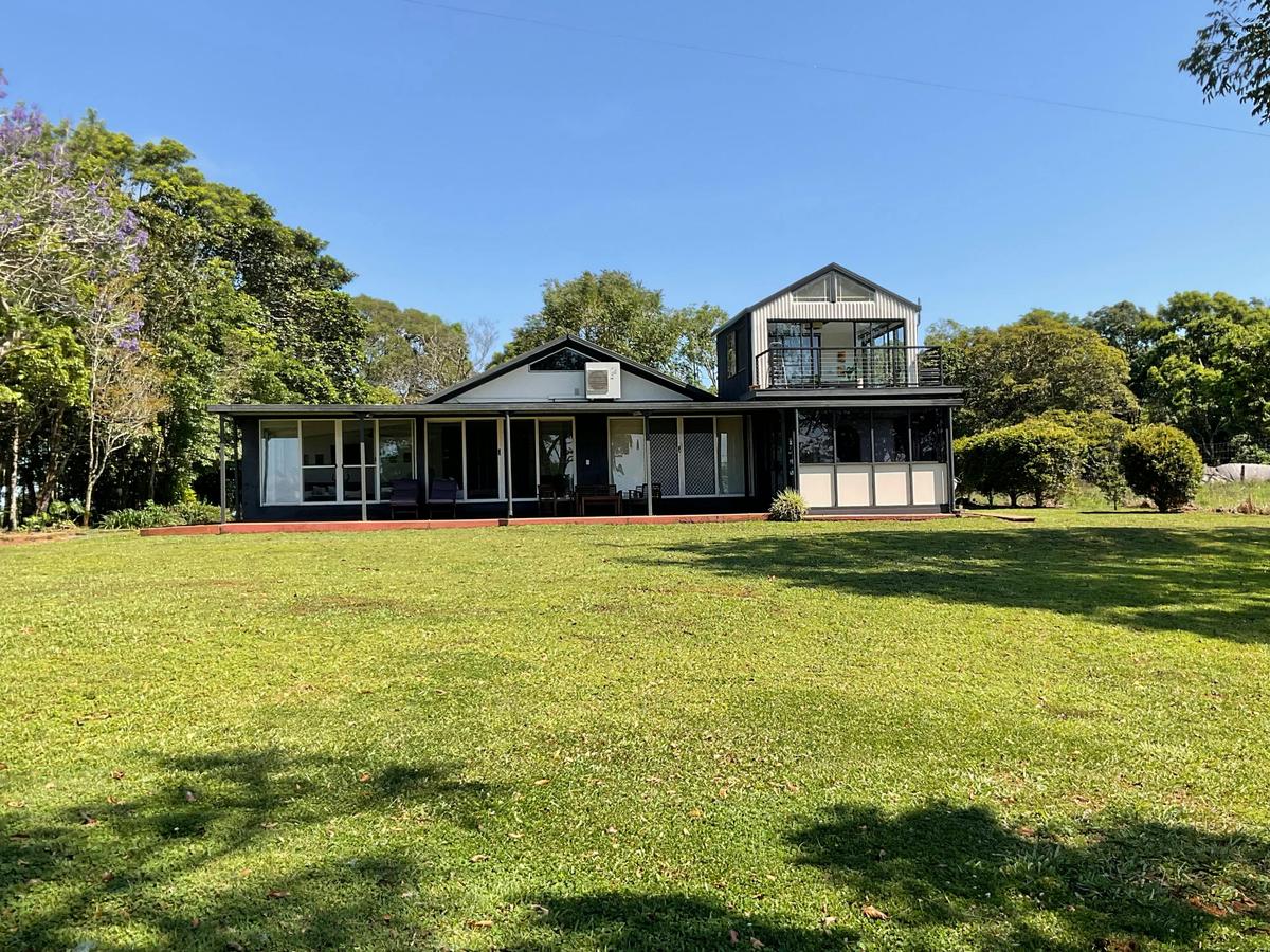 Stroll around the mature gardens and expansive lawns or set out on scenic self-guided walks