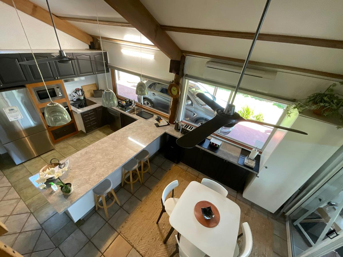 Modern & fully equipped kitchen, wine fridge, Nespresso coffee machine, local treats