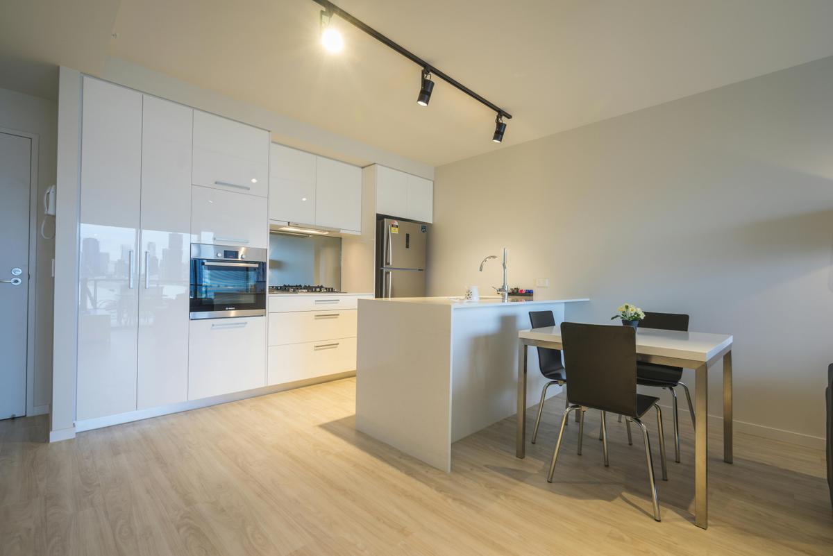 1 Bedroom Deluxe City View - Kitchen & Dining Area
