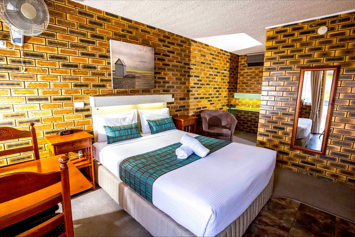 Standard Queen Room