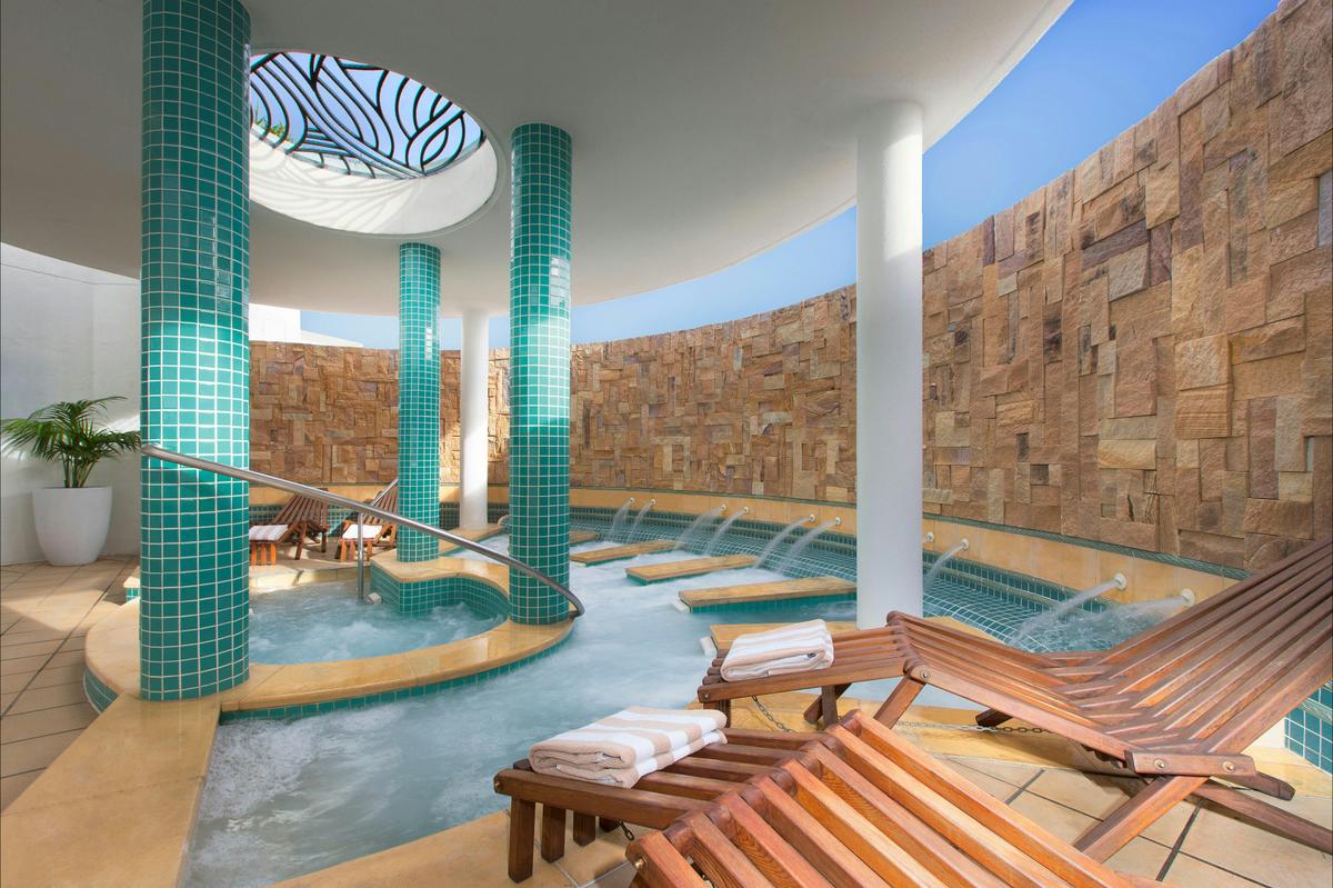 AQUA Day Spa Aqua Therapy Area