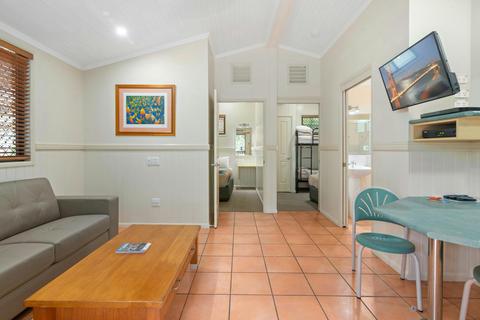 Lorikeet Lodge