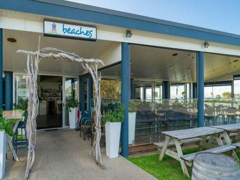 Beaches  Restaurant Rosslyn Bay