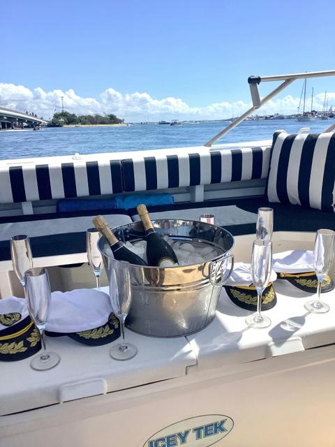 Gold Coast Island Private Cruise with Platter and Prosecco