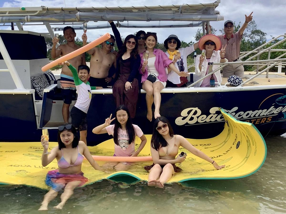 Gold Coast Island Private Cruise with Platter and Prosecco