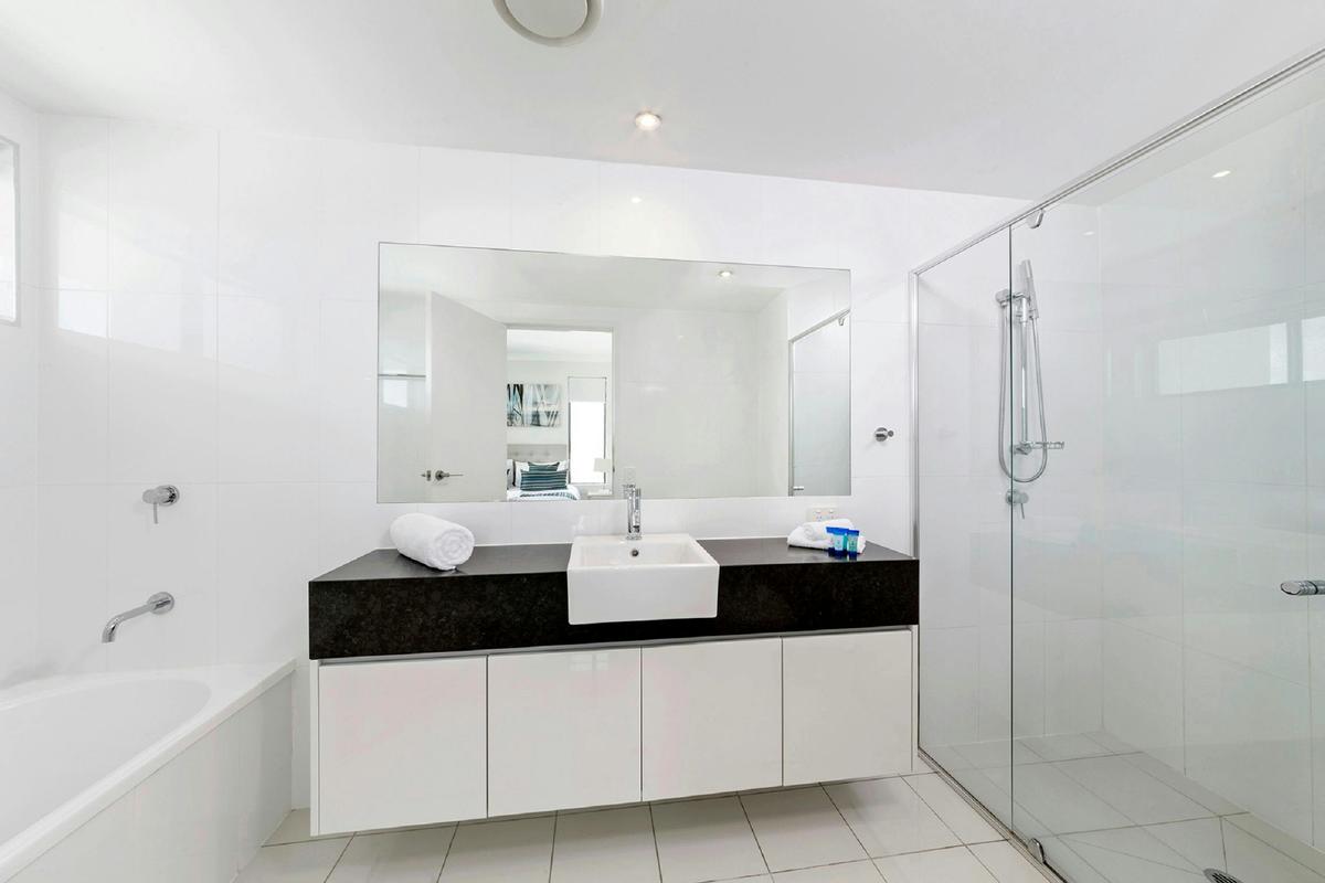 2 Bedroom Ocean View Superior High Floor Apartment (Levels 5 to 10)