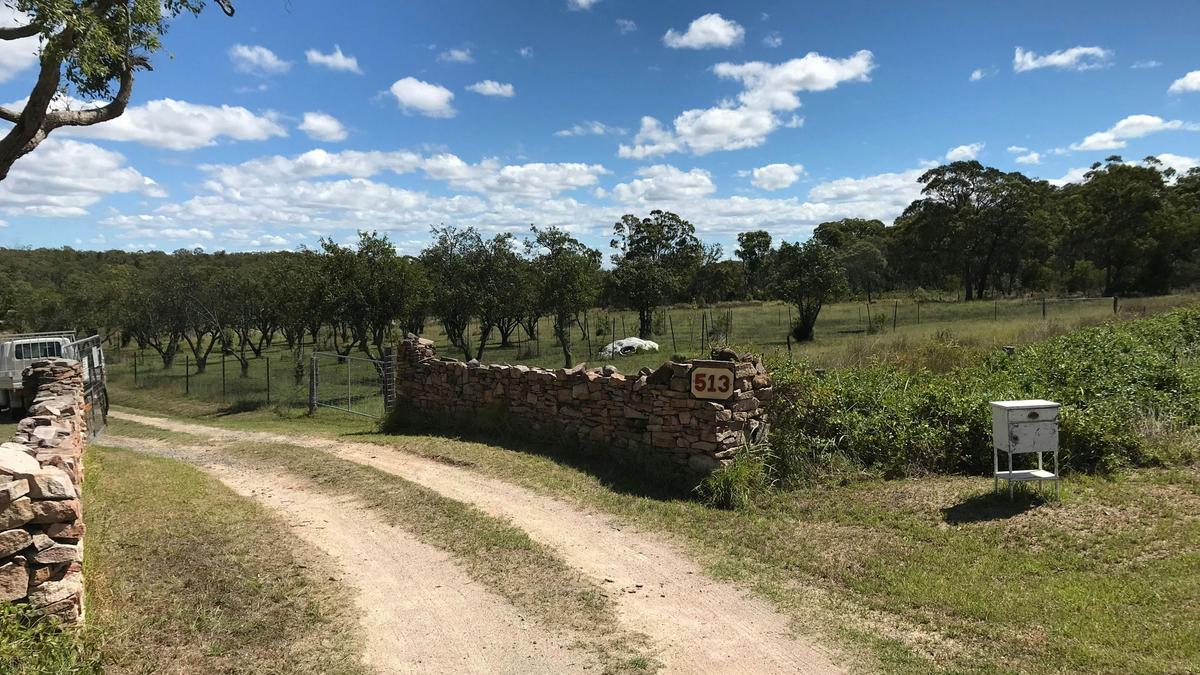 Stonewalled entrance and gate to Best Block Friendly Fruit Art Farm.
Just follow the driveway down the gently sloping hill.