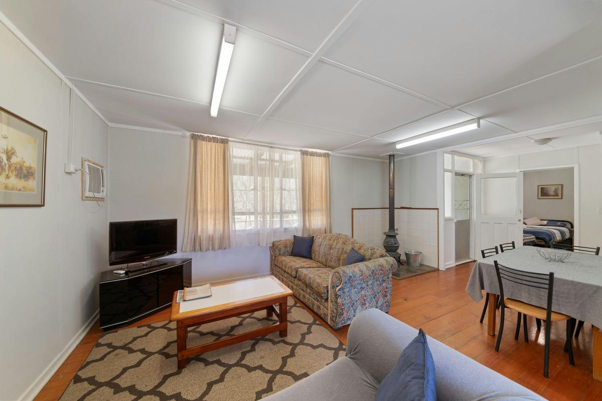 3 Bedroom Country Cottages