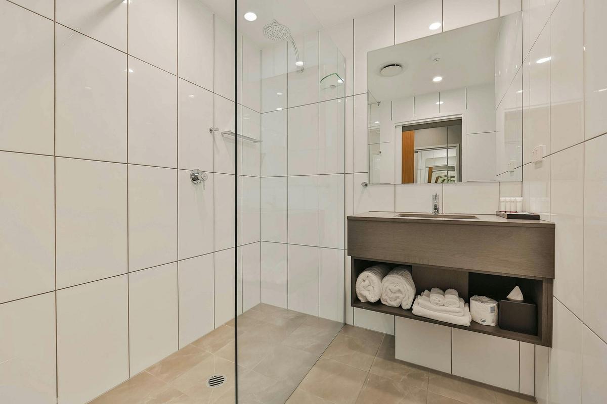 Deluxe Bathroom