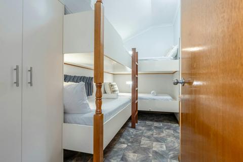 Villa (2BR)