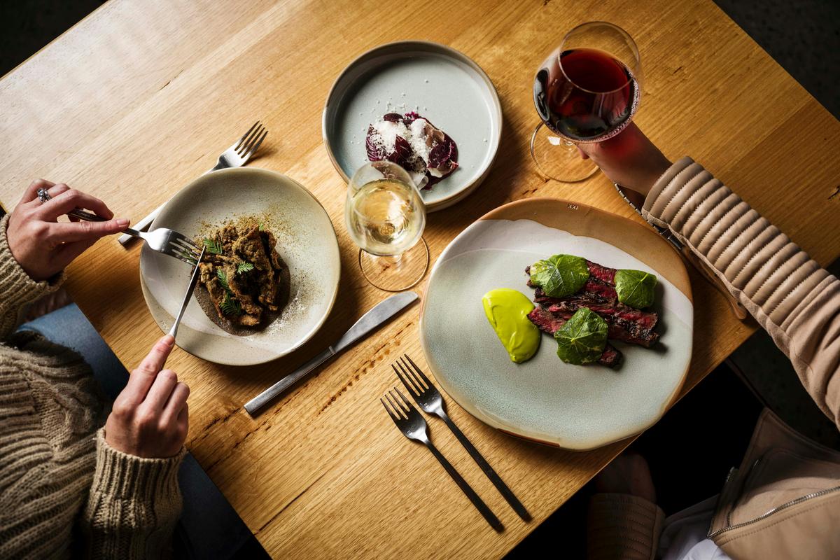 A la carte menu The Paddock Restaurant
