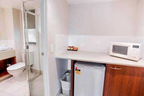 Queen Motel Room