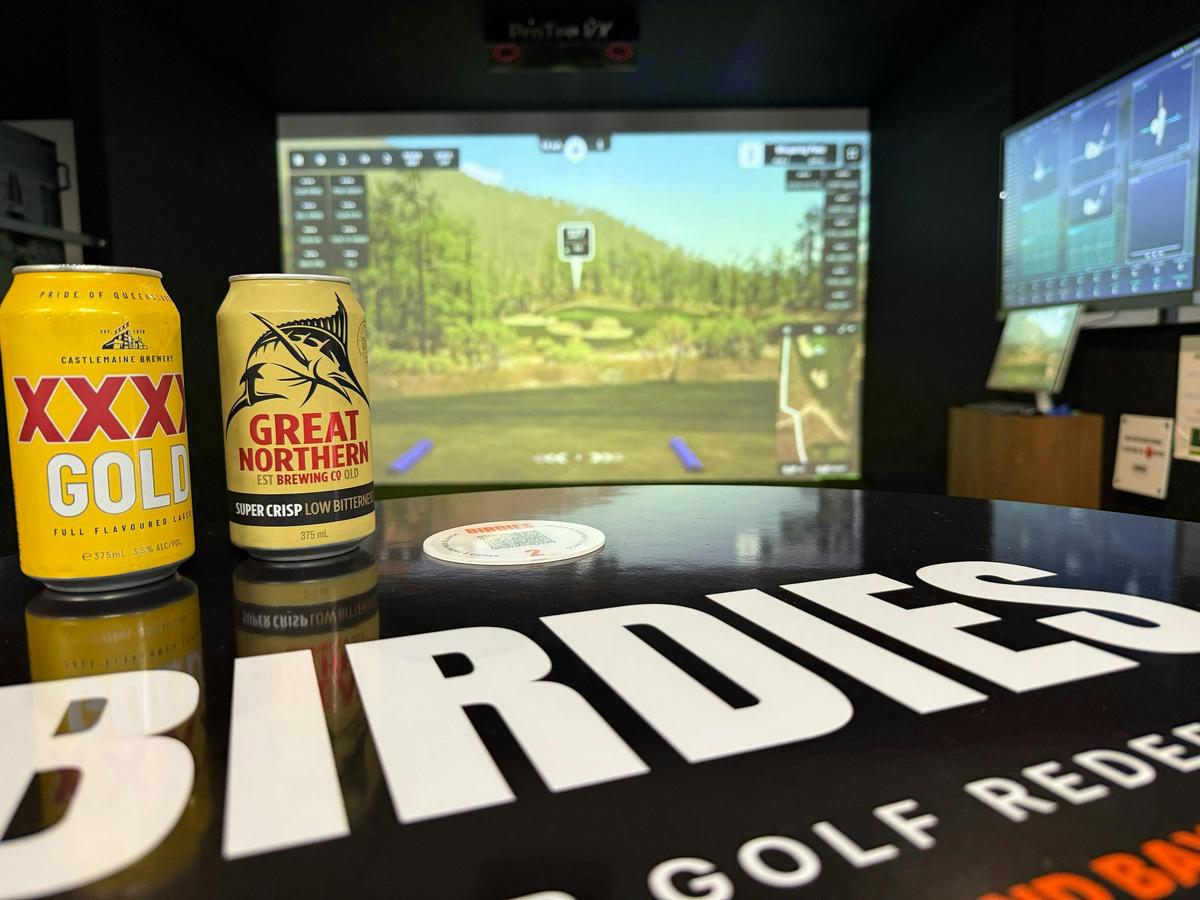 Birdies Bayside is an indoor golf simulator with the best ProTee VX launch monitor
